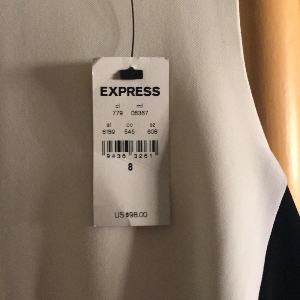 Express dress - Picture 3 of 6